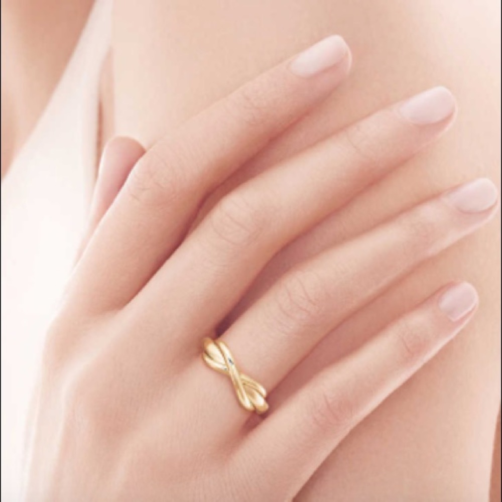 Gorgeous Tiffany and Co infinity ring!